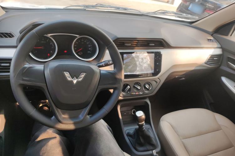 Used Wuling Hongguang 2019 1.5L S Comfort Edition China VI LAR
