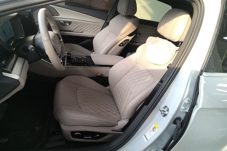 Used BYD Han 2024 EV Glory Edition 605KM Front-Wheel-Drive Premium Model
