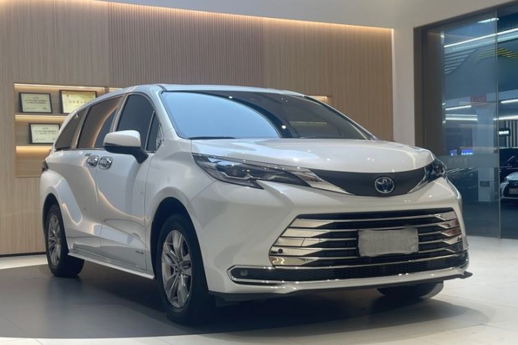 Used Toyota Sienna 2023 2.5L Hybrid Comfort Edition
