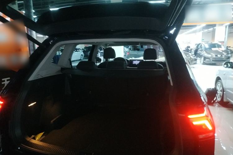 Used Volkswagen Tiguan L 2023 330TSI Automatic Two-Wheel Drive R-Line Enjoyment Edition
