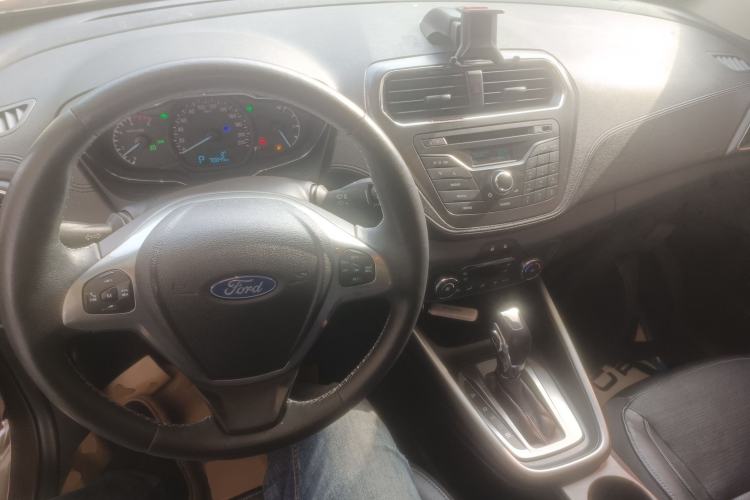 Used Ford Escort 2015 1.5L Automatic Fashion Model