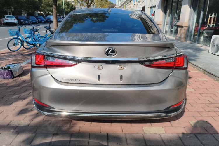 Used Lexus ES 2022 300h Excellence Edition

