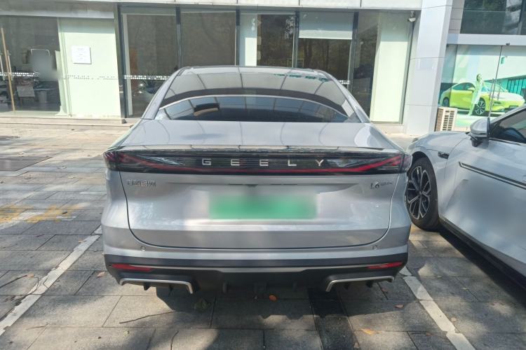 Used  L6 2025 EM-i 140km Starship Edition
