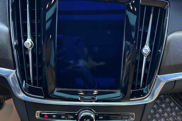 Used Volvo V90 2017 Cross Country T5 AWD Smart Range Edition
