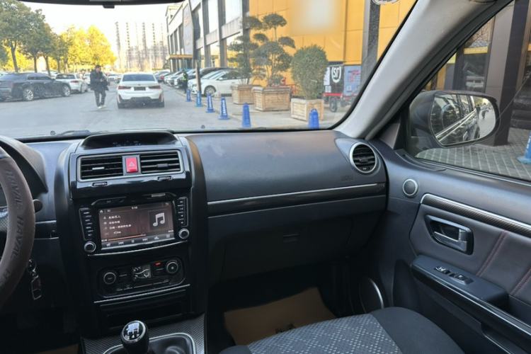 Used Haval H5 Classic 2015 2.0L Manual Two-Wheel Drive Entry-Level Trim
