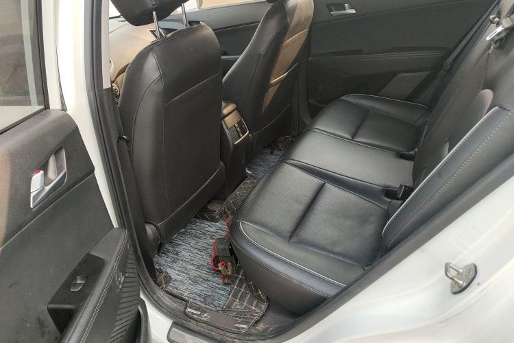 Used Hyundai ix25 2015 1.6L Automatic Two-Wheel-Drive Deluxe DLX Model