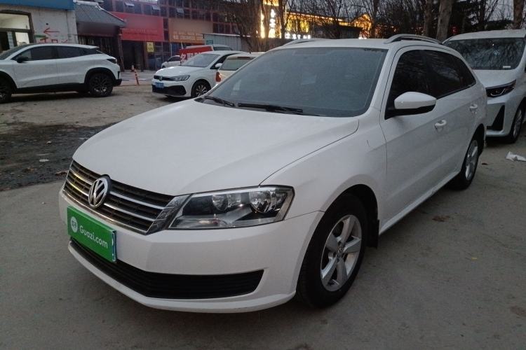 Used Volkswagen Gran Lavida 2013 1.6L Manual Fashion Model