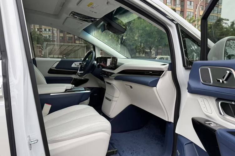 Used Buick Century 2023 2.0T Six-Seater Yinshi Edition
