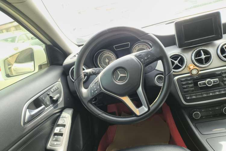 Used Mercedes-Benz GLA 2015 GLA 220 4MATIC Fashion Model
