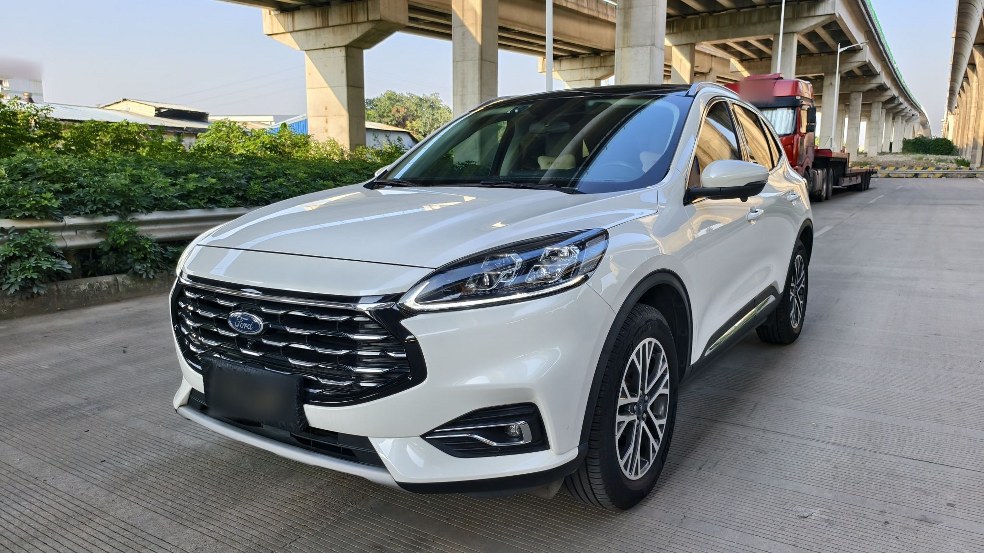 Под передней частью автомобиля