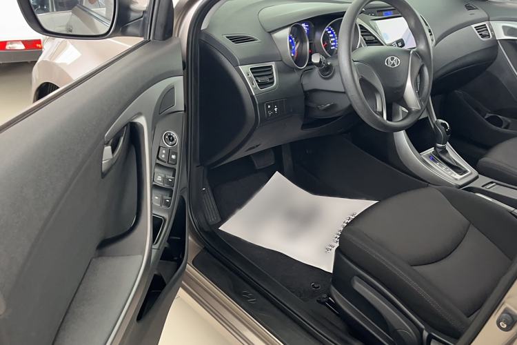 Used Hyundai Elantra 2016 1.6L Automatic Smart Version
