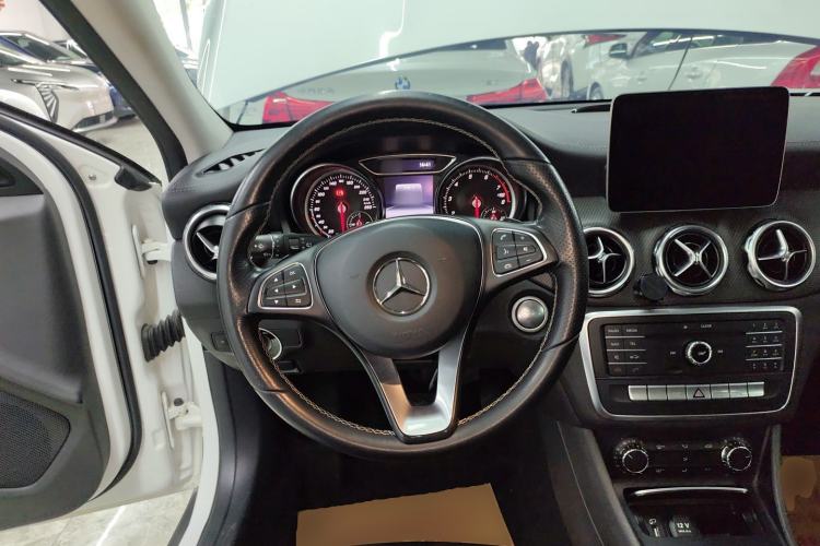 Used Mercedes-Benz GLA 2017 GLA 200 Fashion Model
