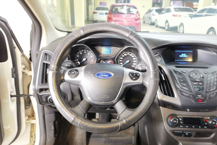 Used Ford Focus 2012 Sedan 1.6L Manual Fashion Edition
