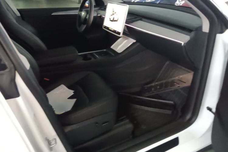 Used Tesla Model Y 2024 Long-Range All-Wheel-Drive Version
