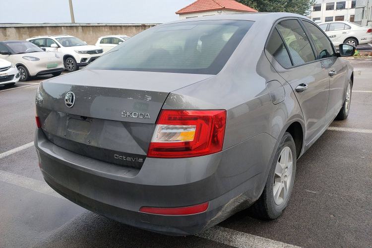 Used Skoda Octavia 2015 1.6L Manual Eado Edition
