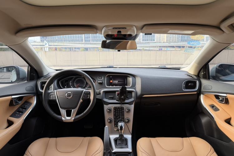 Used Volvo V40 2018 T3 Zhiya Edition