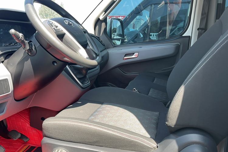 Used SAIC MAXUS Xintu V80 2024 Aotuntong 6MT Long-Wheelbase Mid-Roof Model 147 Ps 6/7/8/9-Seater
