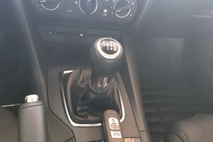 Used Mazda Mazda 3 Axela 2016 Sedan 1.5L Manual Comfort Model
