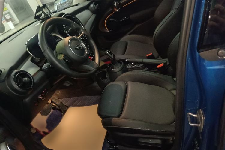 Used  MINI 2022 1.5T COOPER Classic Edition Five-Door Version
