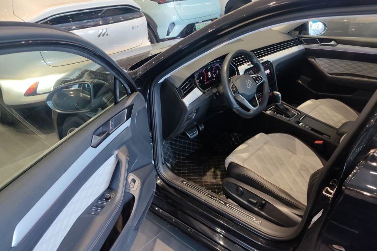 Used Volkswagen Magotan 2023 2 Million Units Commemorative Edition 330TSI DSG Luxury Version
