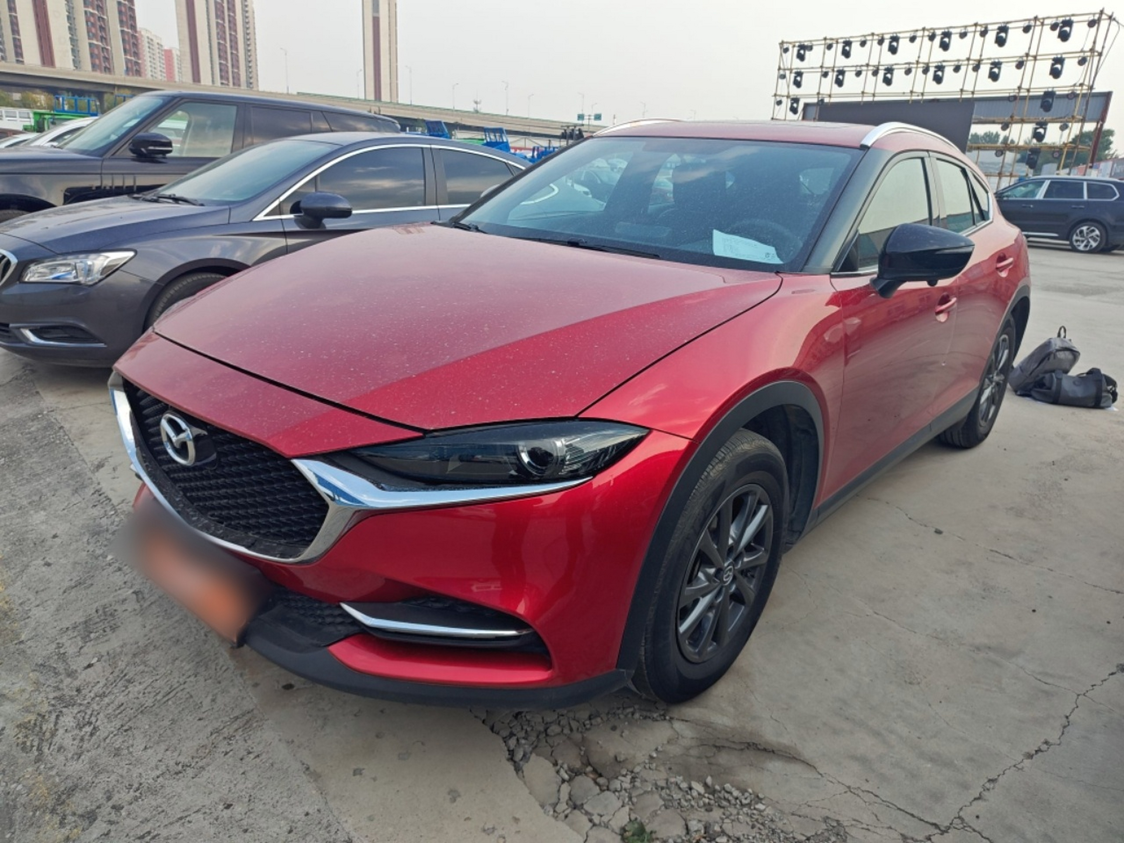 تحت مقدمة السيارة