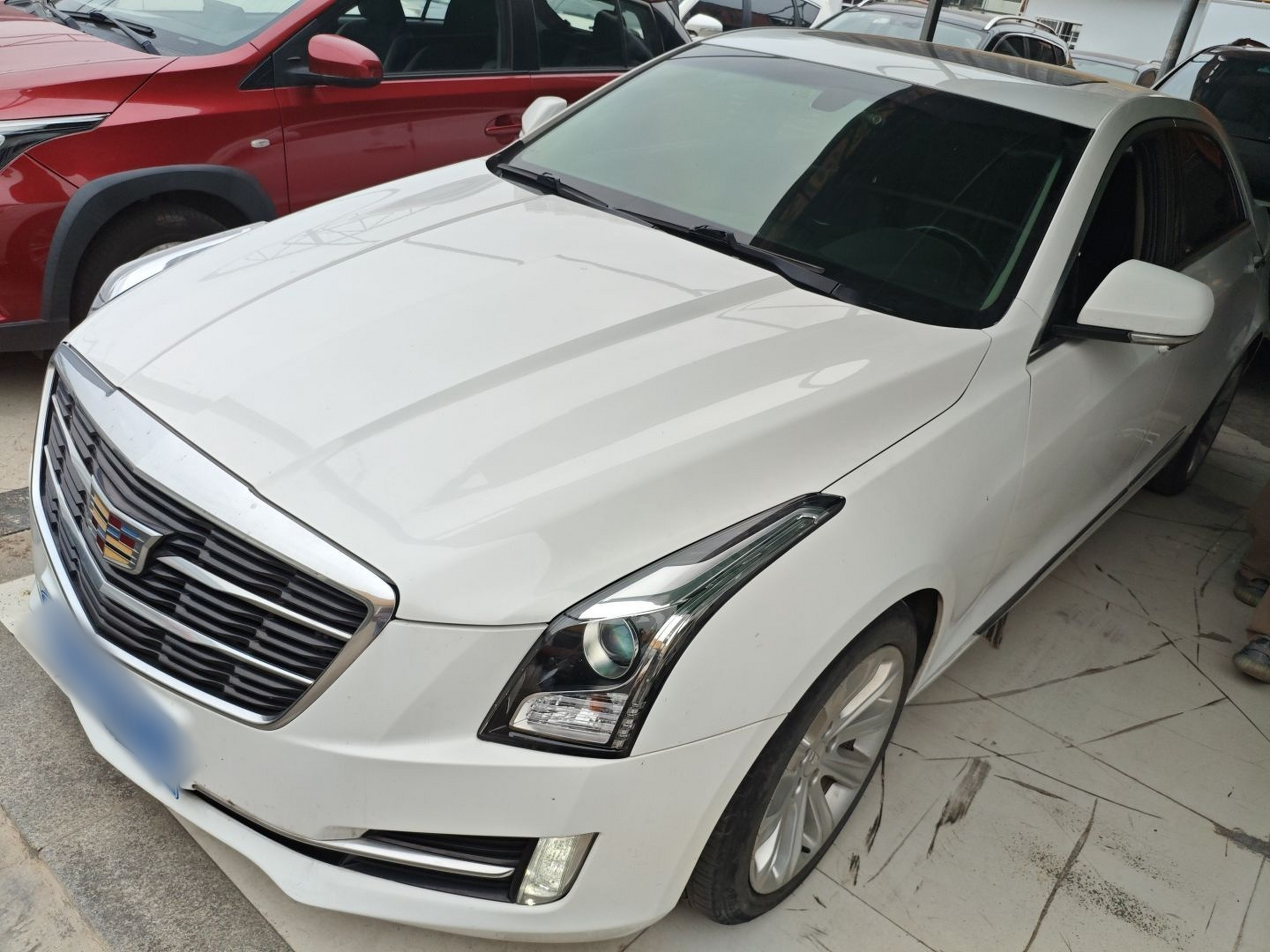 Под передней частью автомобиля