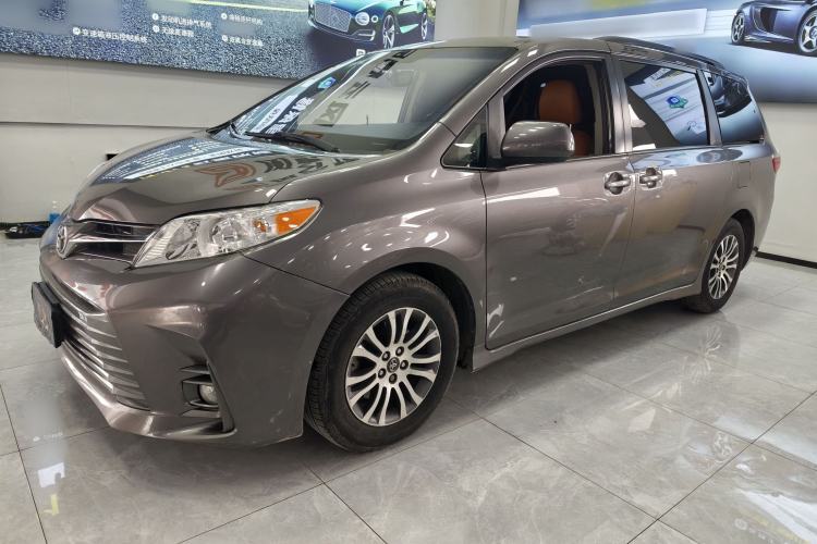 Used Toyota Sienna 2019 3.5L Two-Wheel Drive LE Trim 7 Seats U.S. Specification