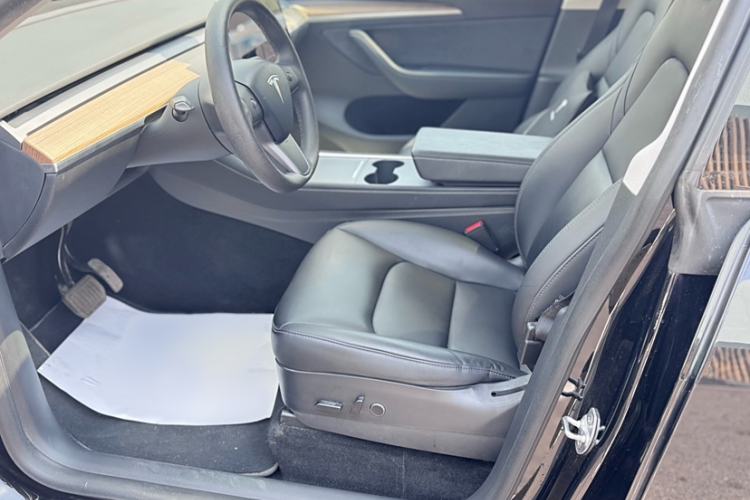 Used Tesla Model Y 2021 Long-Range All-Wheel-Drive Version
