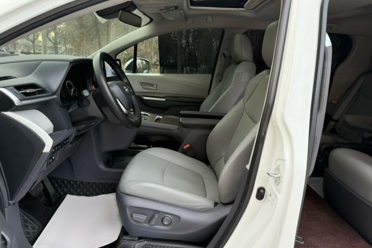 Used Toyota Granvia 2024 2.5L Hybrid Comfort Edition
