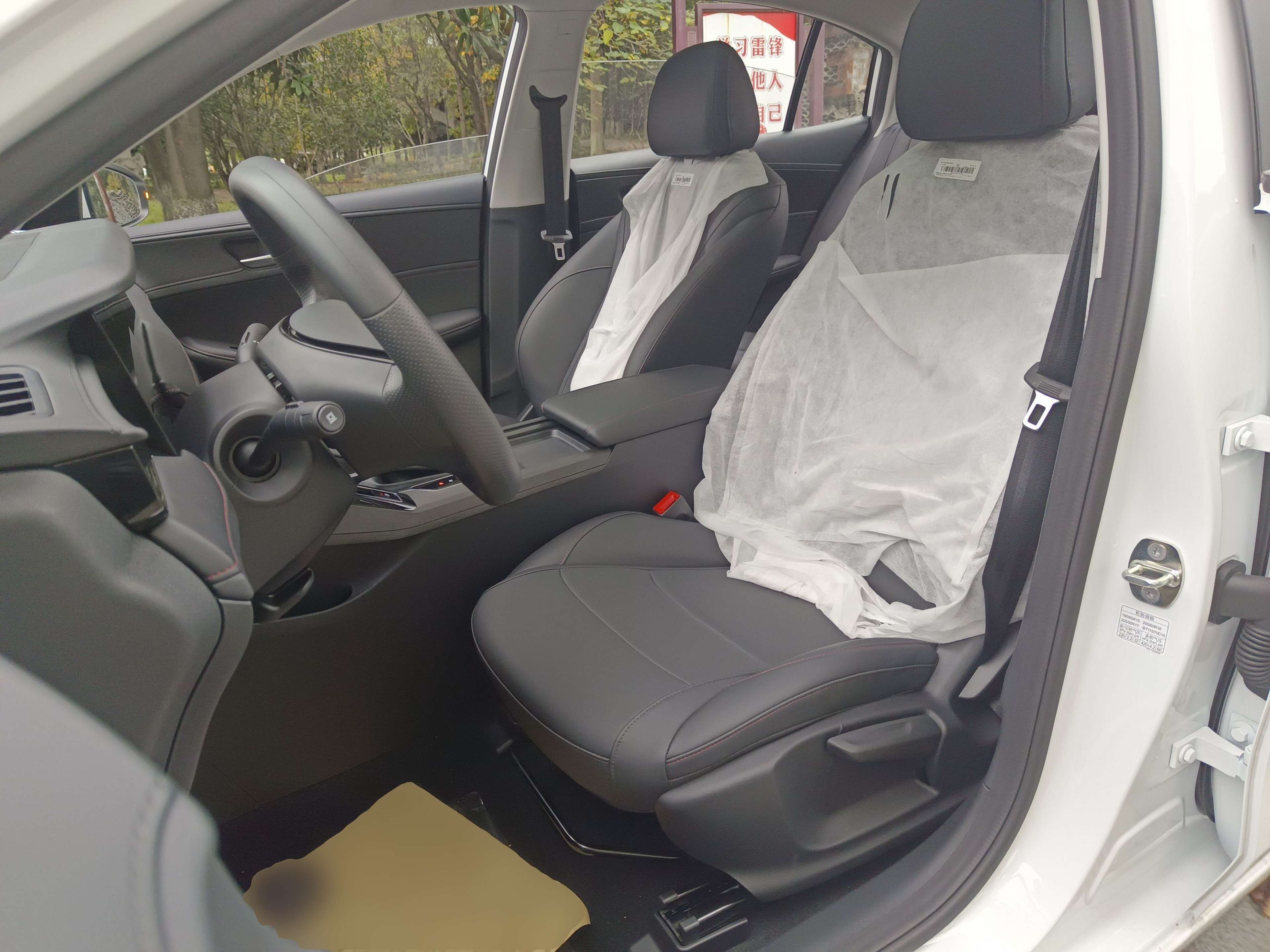 Переднее сиденье в автомобиле