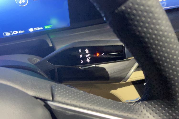 Used Buick GL8 New Energy 2025 Lu Shang Luxury Edition 7-Seater