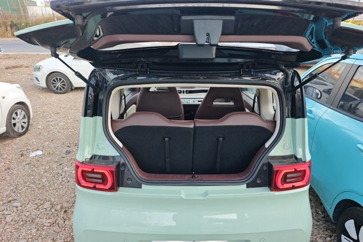 Used Wuling Hongguang MINIEV 2021 Macaron Sandwich Model 120 km Lithium NMC
