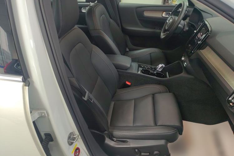 Used Volvo XC40 2024 B4 4x4 Smart Luxury Edition