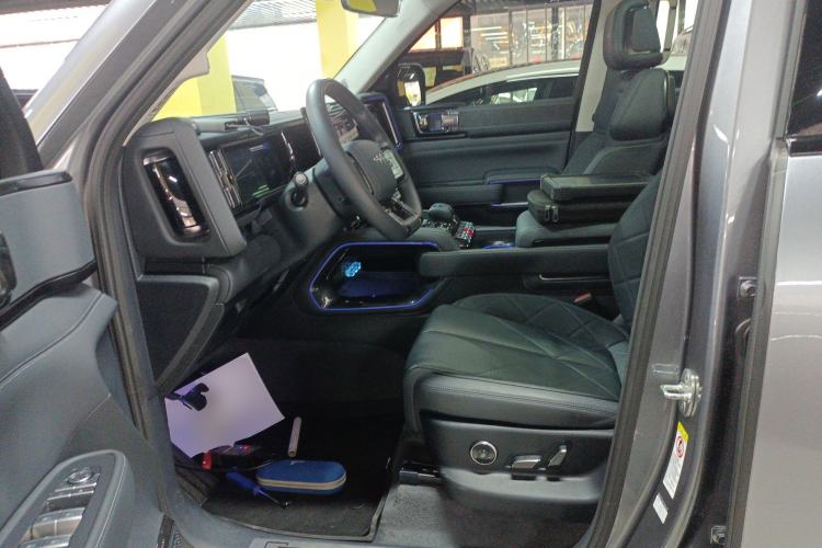 Used Formula Leopard Leopard 5 2023 Navigator Edition
