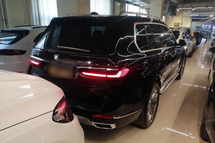 Used BMW X7 2023 xDrive40i Luxury Package with Leading Features
