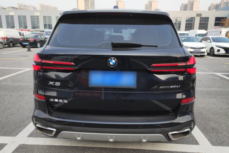 Used BMW X5 2023 xDrive 30Li Luxury M Sport Package
