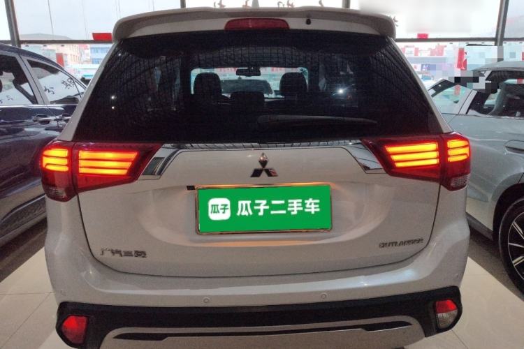 Used Mitsubishi Outlander 2019 2.4L Two-Wheel Drive ZhiXing Version 5 Seats China V Emission Standard
