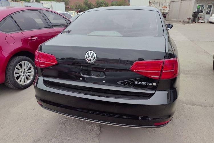 Used Volkswagen Sagitar 2015 1.6L Automatic Comfort Model
