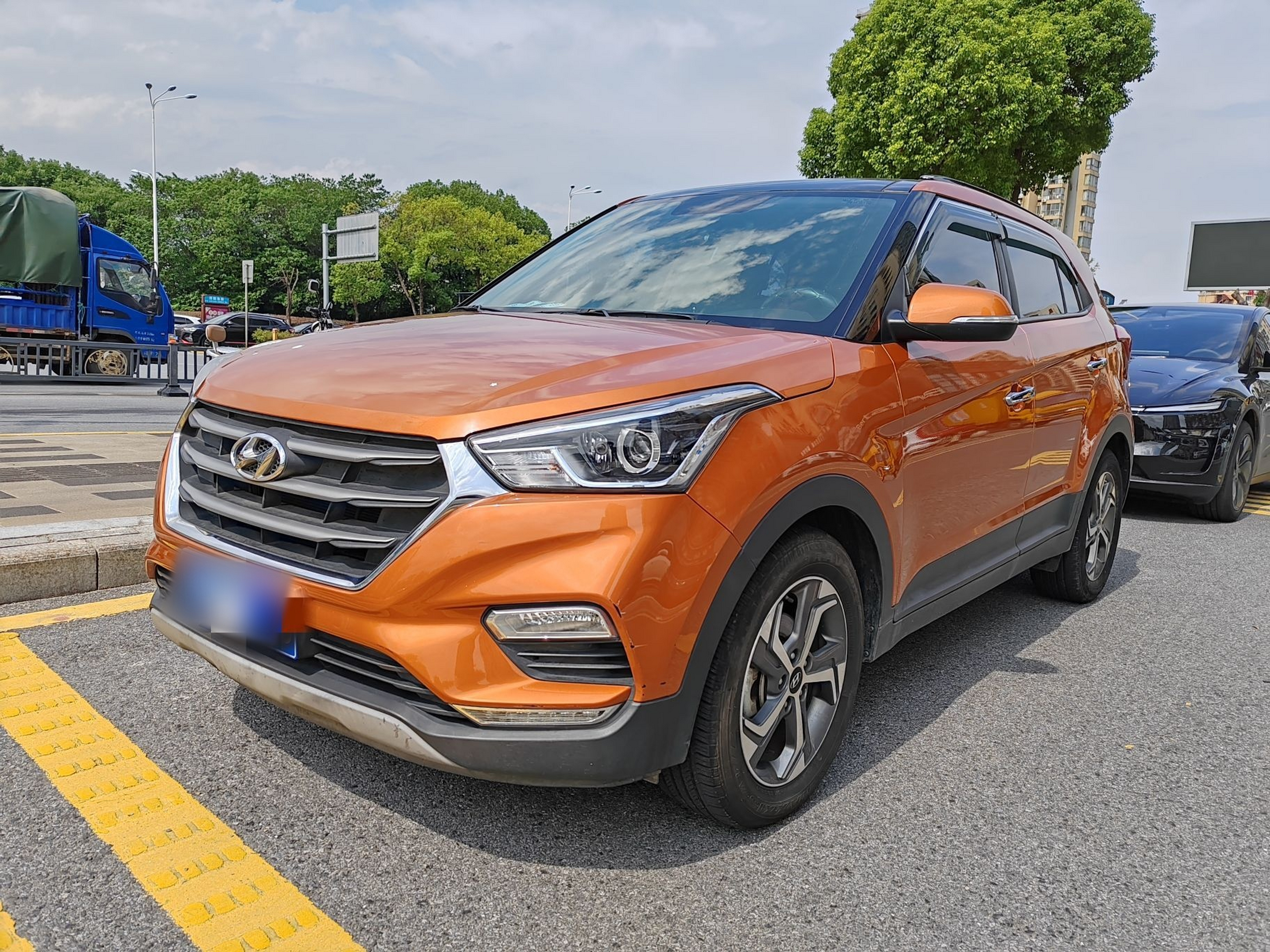 Под передней частью автомобиля