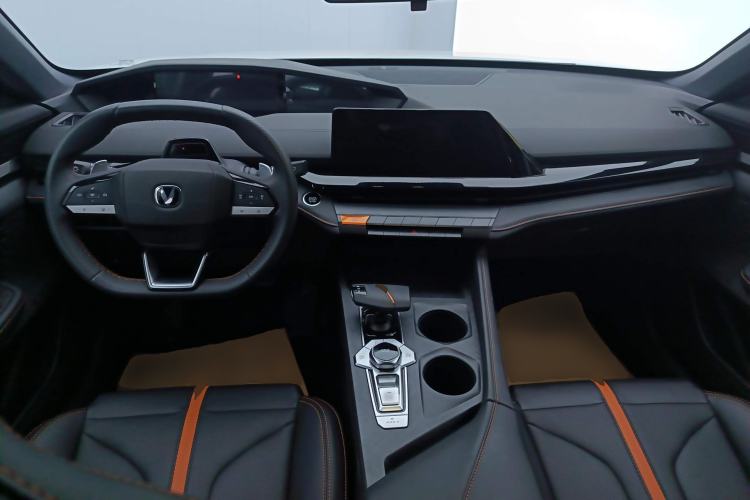 Used Changan UNI-V 2024 1.5T Smart Navigation Version
