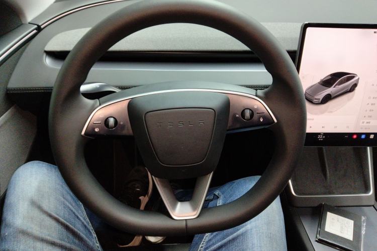 Used Tesla Model Y 2025 Rear-Wheel-Drive Version