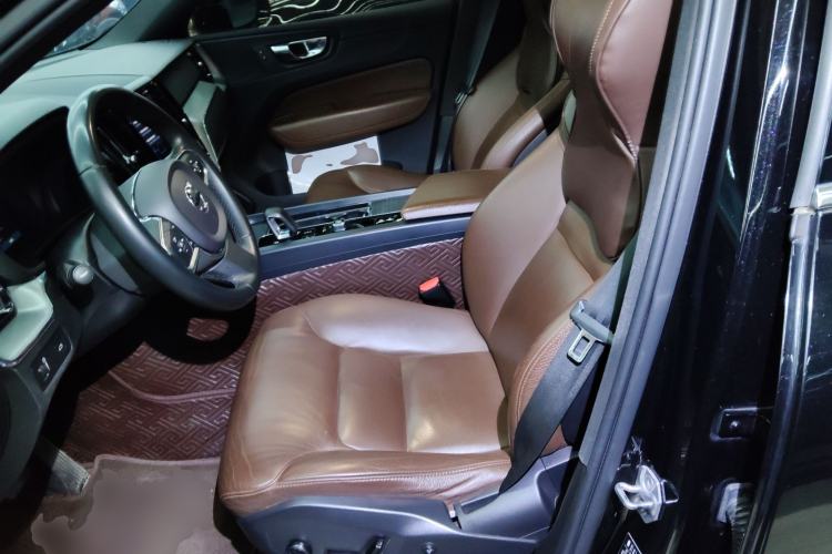 Used Volvo XC60 2022 B5 4x4 Zhiyi Luxury Edition
