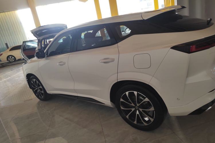 Used Changan UNI-Z New Energy 2024 Blue Whale Smart Electric iDD 125km Excellence Model
