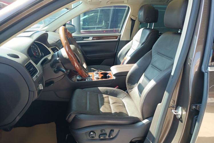 Used Volkswagen Touareg 2011 3.0 TSI Comfort Version
