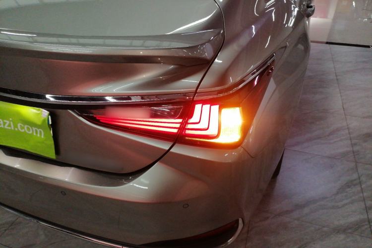 Used Lexus ES 2021 300h Excellence Edition
