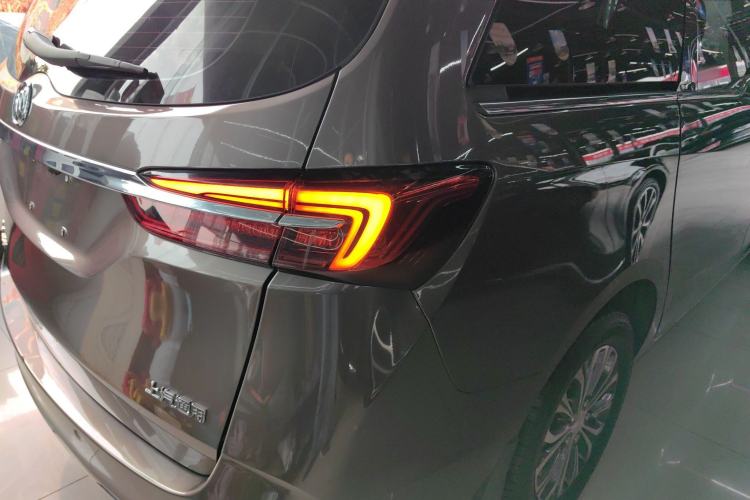 Used Buick GL8 2022 Land Cruiser Executive Class 652T Comfort Model
