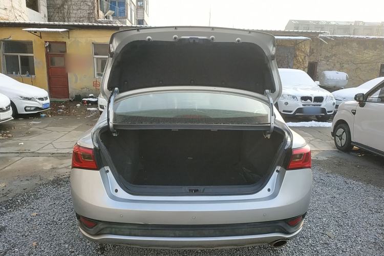 Used Zotye Z300 2014 New Vision 1.5L Manual Luxury Model
