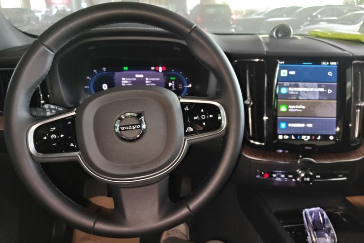 Used Volvo XC60 New Energy 2025 Plug-in Hybrid Long-Range All-Wheel Drive Smart Luxury Edition
