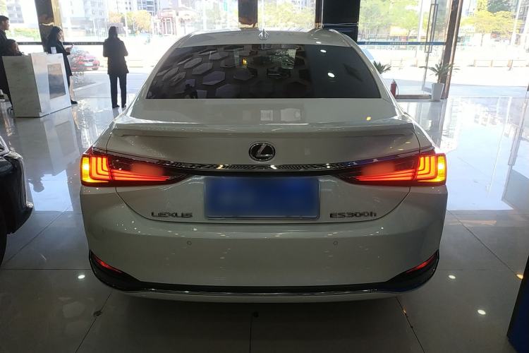 Used Lexus ES 2022 300h Excellence Edition

