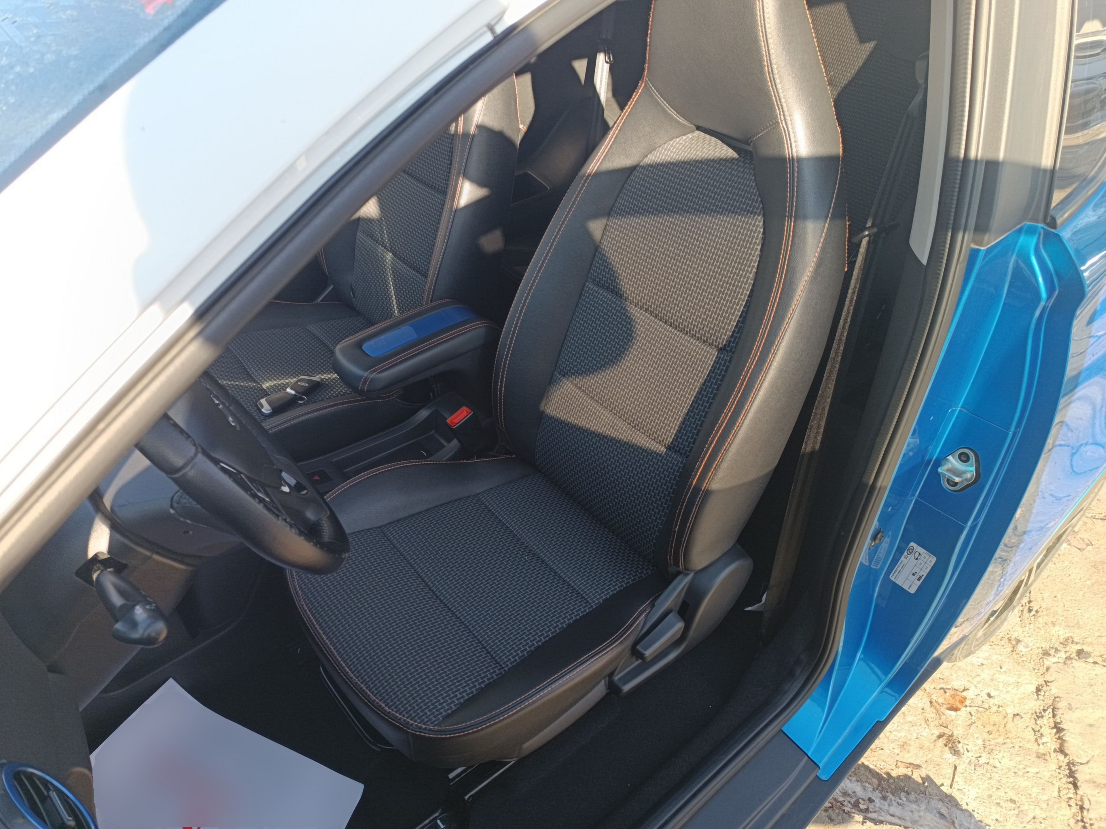 Переднее сиденье в автомобиле